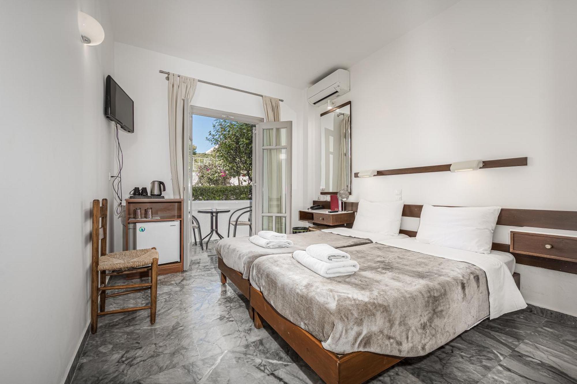 Erato Hotel Agia Marina  Exterior photo