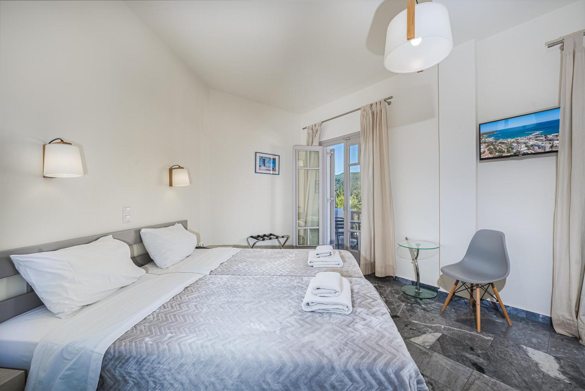 Erato Hotel Agia Marina  Exterior photo