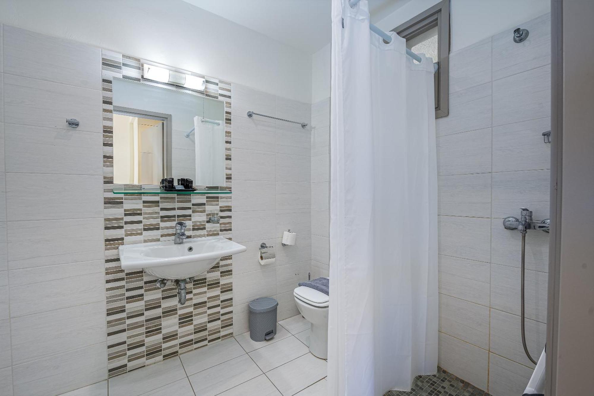 Erato Hotel Agia Marina  Exterior photo